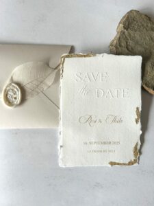 Save the Date - Karte mit Blindprägung und Goldrand für Hochzeiten